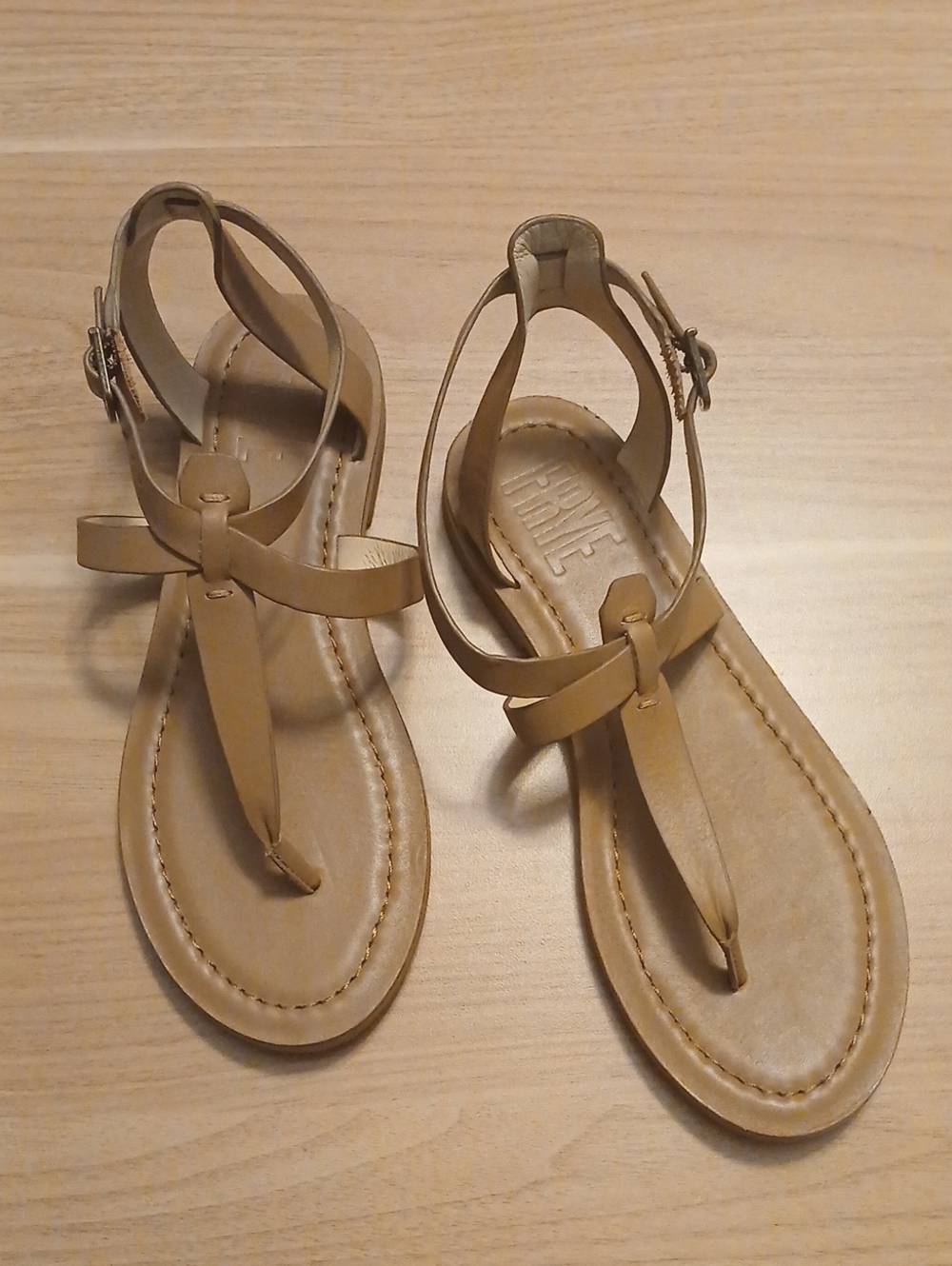 FRYE "T-Strap" Tan Ankle-Buckle Sandals in Size 8.5 (NWOT)